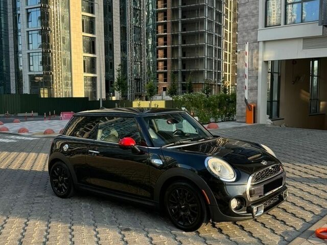 Чорний Міні Cooper, об'ємом двигуна 2 л та пробігом 180 тис. км за 12500 $, фото 1 на Automoto.ua