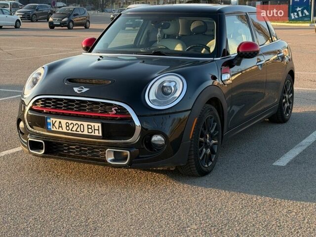 Черный Мини Купер, объемом двигателя 2 л и пробегом 175 тыс. км за 14000 $, фото 1 на Automoto.ua
