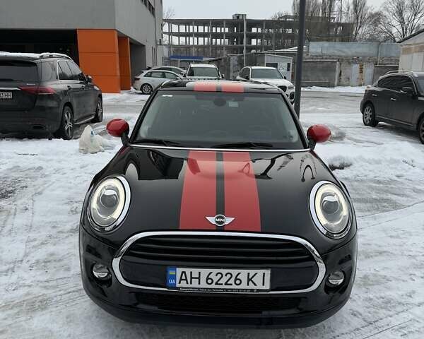 Чорний Міні Cooper, об'ємом двигуна 1.5 л та пробігом 61 тис. км за 13500 $, фото 1 на Automoto.ua