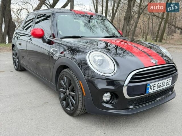 Чорний Міні Cooper, об'ємом двигуна 1.5 л та пробігом 62 тис. км за 13500 $, фото 1 на Automoto.ua