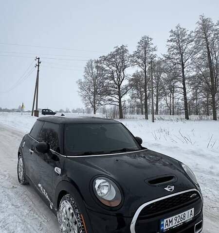 Черный Мини Купер, объемом двигателя 2 л и пробегом 86 тыс. км за 16000 $, фото 1 на Automoto.ua