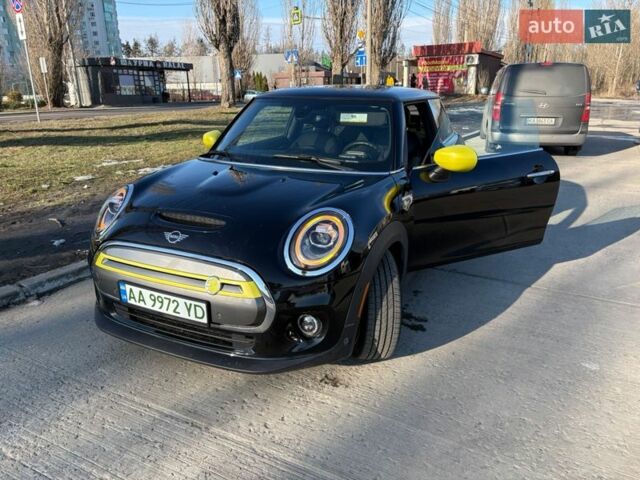 Чорний Міні Cooper, об'ємом двигуна 0 л та пробігом 50 тис. км за 17000 $, фото 1 на Automoto.ua