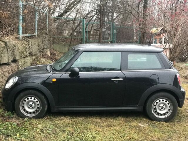 Чорний Міні Cooper, об'ємом двигуна 1.6 л та пробігом 268 тис. км за 5600 $, фото 1 на Automoto.ua