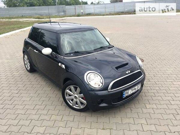 Чорний Міні Cooper, об'ємом двигуна 1.6 л та пробігом 108 тис. км за 13499 $, фото 1 на Automoto.ua