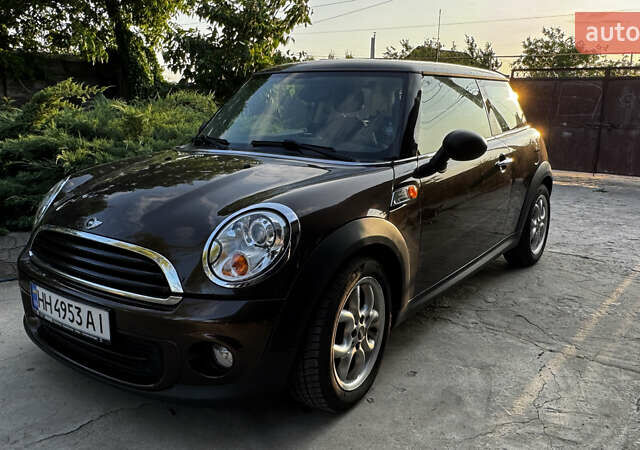 Коричневый Мини Купер, объемом двигателя 1.6 л и пробегом 214 тыс. км за 7000 $, фото 1 на Automoto.ua