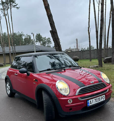 Красный Мини Купер, объемом двигателя 1.6 л и пробегом 136 тыс. км за 4999 $, фото 1 на Automoto.ua