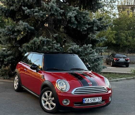 Червоний Міні Cooper, об'ємом двигуна 1.6 л та пробігом 240 тис. км за 5897 $, фото 1 на Automoto.ua
