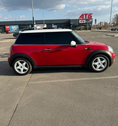 Красный Мини Купер, объемом двигателя 1.6 л и пробегом 144 тыс. км за 6800 $, фото 1 на Automoto.ua