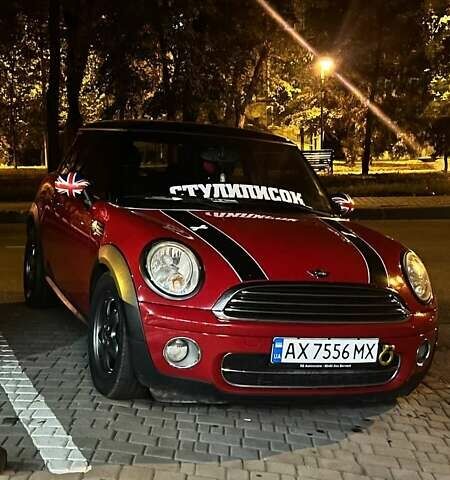 Красный Мини Купер, объемом двигателя 1.6 л и пробегом 260 тыс. км за 4999 $, фото 1 на Automoto.ua