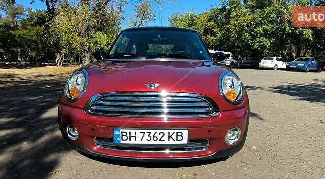 Червоний Міні Cooper, об'ємом двигуна 1.6 л та пробігом 56 тис. км за 8300 $, фото 1 на Automoto.ua