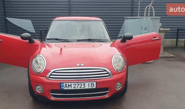 Червоний Міні Cooper, об'ємом двигуна 1.56 л та пробігом 348 тис. км за 7900 $, фото 1 на Automoto.ua