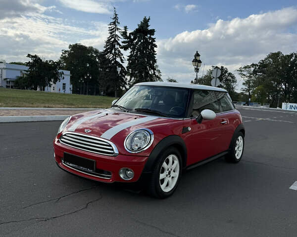 Червоний Міні Cooper, об'ємом двигуна 1.6 л та пробігом 77 тис. км за 8900 $, фото 1 на Automoto.ua
