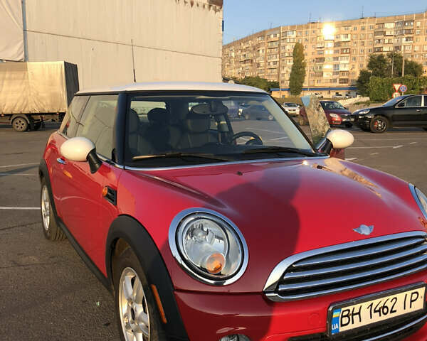 Красный Мини Купер, объемом двигателя 1.6 л и пробегом 101 тыс. км за 7500 $, фото 1 на Automoto.ua