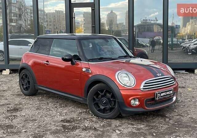 Мини Купер 2011 в Киеве на Automoto.ua Красный Мини Купер, объемом двигателя 1.6 л и пробегом 107 тыс. км за 7690 $, фото 1 на Automoto.ua