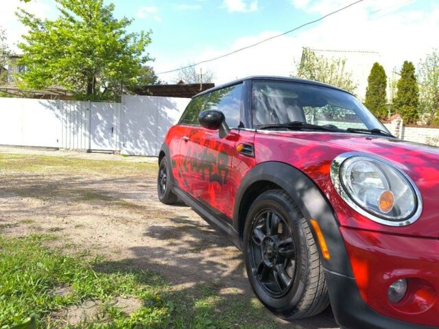 Червоний Міні Cooper, об'ємом двигуна 1.6 л та пробігом 160 тис. км за 8900 $, фото 1 на Automoto.ua