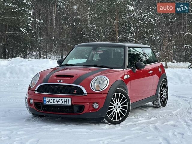 Червоний Міні Cooper, об'ємом двигуна 1.6 л та пробігом 208 тис. км за 5900 $, фото 1 на Automoto.ua