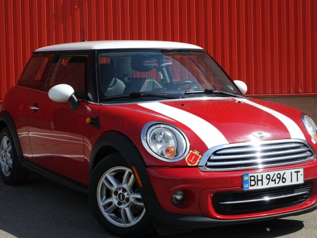 Червоний Міні Cooper, об'ємом двигуна 1.6 л та пробігом 100 тис. км за 9900 $, фото 1 на Automoto.ua