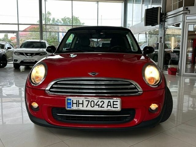 Червоний Міні Cooper, об'ємом двигуна 1.6 л та пробігом 102 тис. км за 9870 $, фото 1 на Automoto.ua