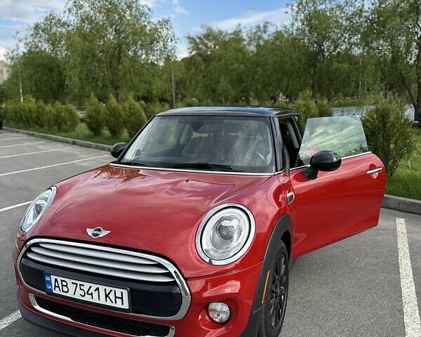 Червоний Міні Cooper, об'ємом двигуна 1.5 л та пробігом 144 тис. км за 11800 $, фото 1 на Automoto.ua