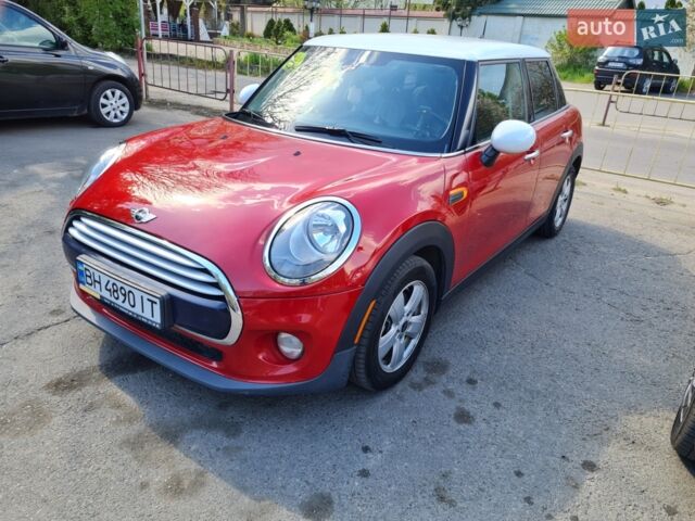Червоний Міні Cooper, об'ємом двигуна 1.5 л та пробігом 45 тис. км за 12000 $, фото 1 на Automoto.ua