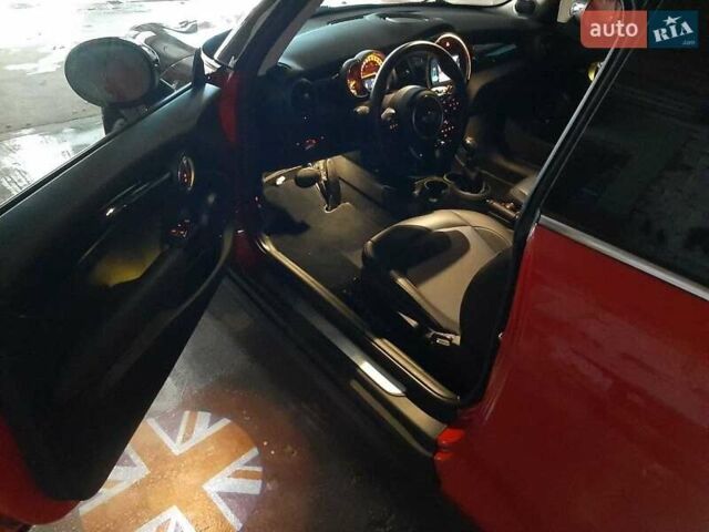 Красный Мини Купер, объемом двигателя 1.5 л и пробегом 37 тыс. км за 16000 $, фото 1 на Automoto.ua