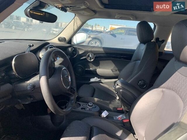 Червоний Міні Cooper, об'ємом двигуна 0 л та пробігом 5 тис. км за 15200 $, фото 1 на Automoto.ua