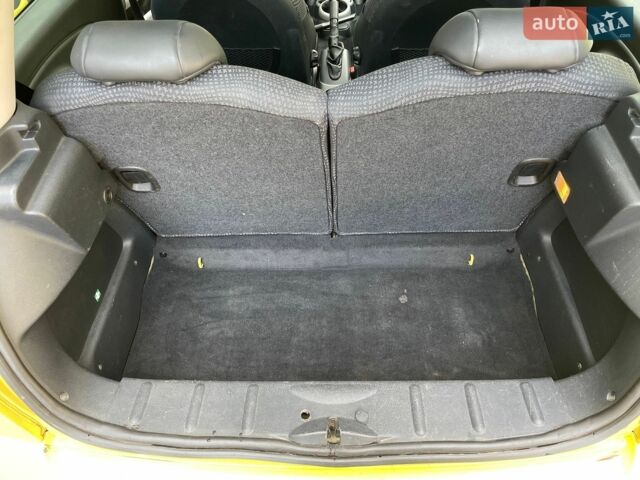 Жовтий Міні Cooper, об'ємом двигуна 1.6 л та пробігом 212 тис. км за 4000 $, фото 1 на Automoto.ua