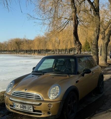 Желтый Мини Купер, объемом двигателя 1.6 л и пробегом 189 тыс. км за 5300 $, фото 1 на Automoto.ua