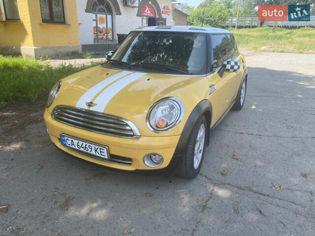 Жовтий Міні Cooper, об'ємом двигуна 1.6 л та пробігом 236 тис. км за 5300 $, фото 1 на Automoto.ua