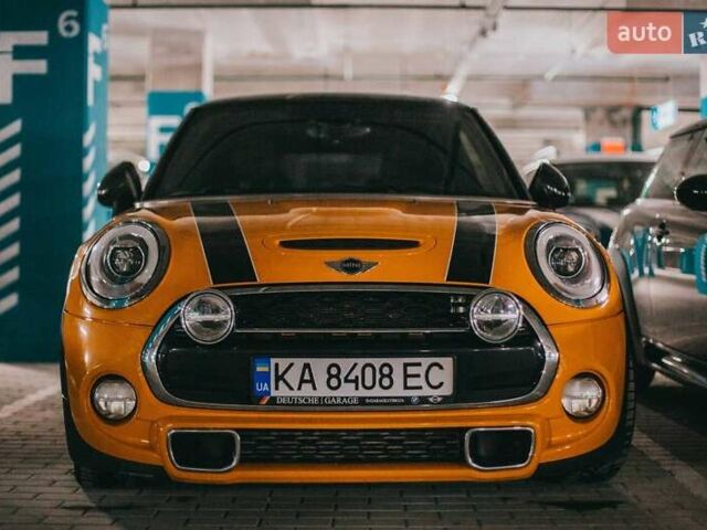 Желтый Мини Купер, объемом двигателя 2 л и пробегом 84 тыс. км за 14500 $, фото 1 на Automoto.ua