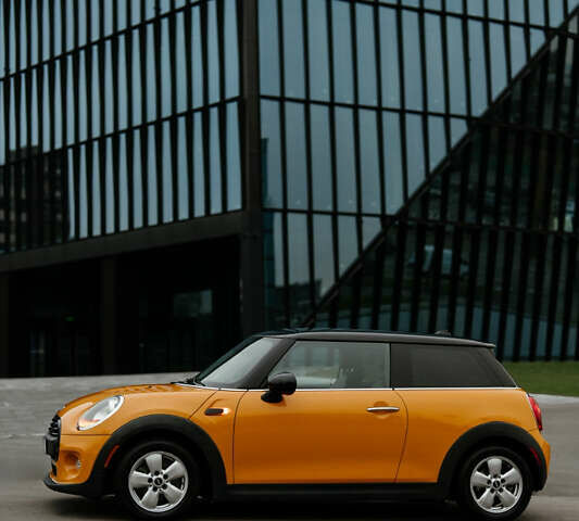 Жовтий Міні Cooper, об'ємом двигуна 1.5 л та пробігом 122 тис. км за 10999 $, фото 1 на Automoto.ua