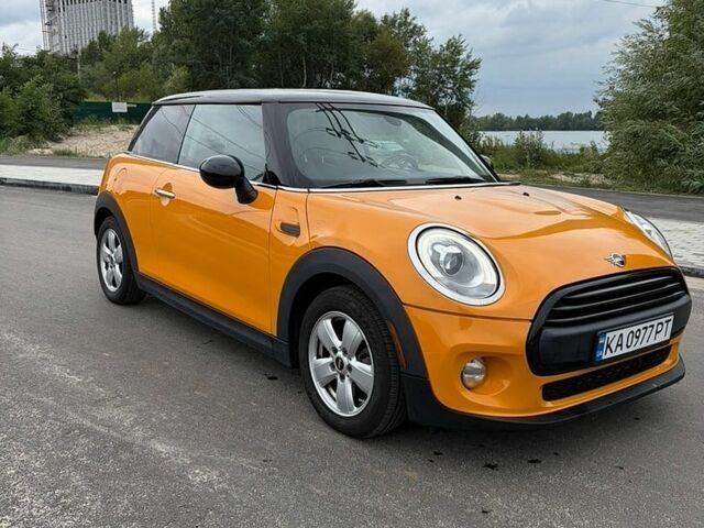Жовтий Міні Cooper, об'ємом двигуна 1.5 л та пробігом 133 тис. км за 11390 $, фото 1 на Automoto.ua
