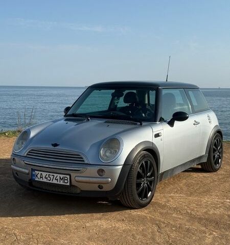 Серый Мини Купер, объемом двигателя 1.6 л и пробегом 273 тыс. км за 3800 $, фото 1 на Automoto.ua