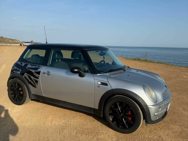 Серый Мини Купер, объемом двигателя 1.6 л и пробегом 273 тыс. км за 3800 $, фото 1 на Automoto.ua