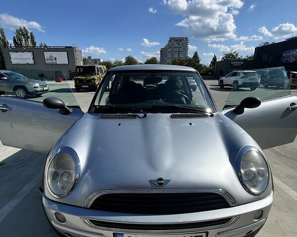 Сірий Міні Cooper, об'ємом двигуна 1.6 л та пробігом 283 тис. км за 3400 $, фото 1 на Automoto.ua
