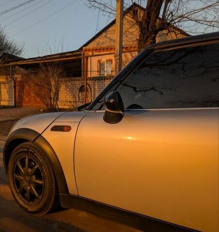 Сірий Міні Cooper, об'ємом двигуна 1.6 л та пробігом 289 тис. км за 4000 $, фото 1 на Automoto.ua