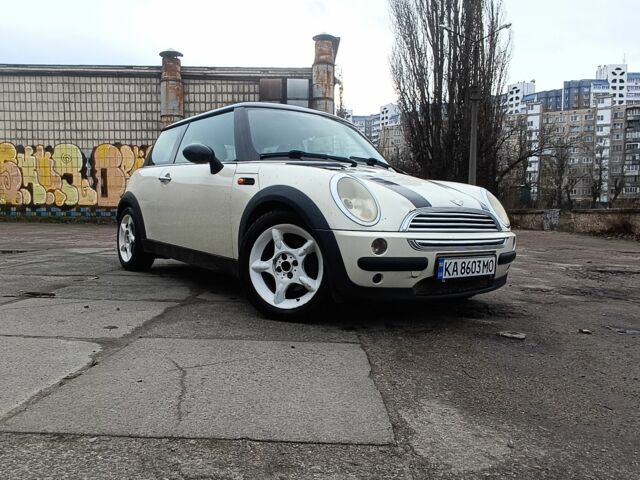 Серый Мини Купер, объемом двигателя 1.6 л и пробегом 175 тыс. км за 5000 $, фото 1 на Automoto.ua