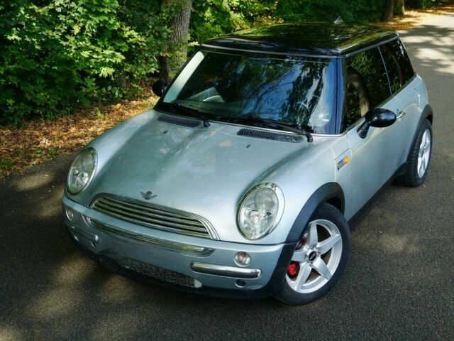 Серый Мини Купер, объемом двигателя 1.6 л и пробегом 220 тыс. км за 3799 $, фото 1 на Automoto.ua
