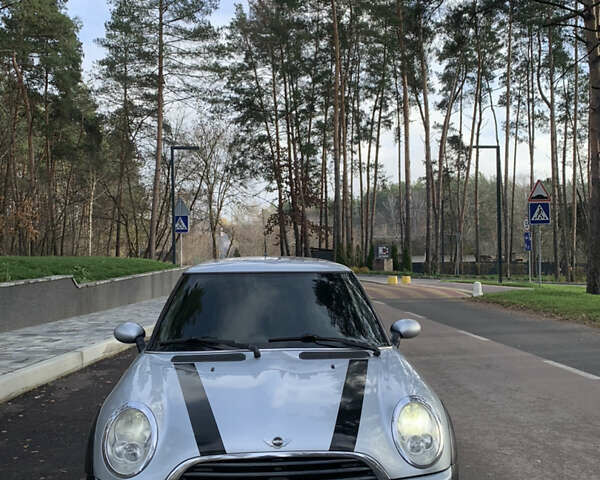 Сірий Міні Cooper, об'ємом двигуна 1.6 л та пробігом 230 тис. км за 3900 $, фото 1 на Automoto.ua