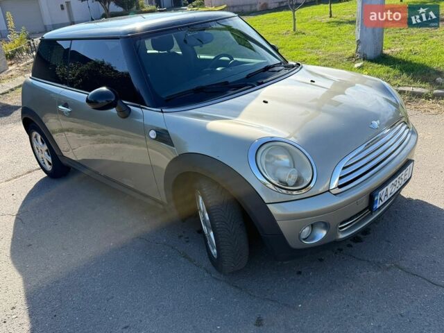 Сірий Міні Cooper, об'ємом двигуна 1.6 л та пробігом 106 тис. км за 4999 $, фото 1 на Automoto.ua