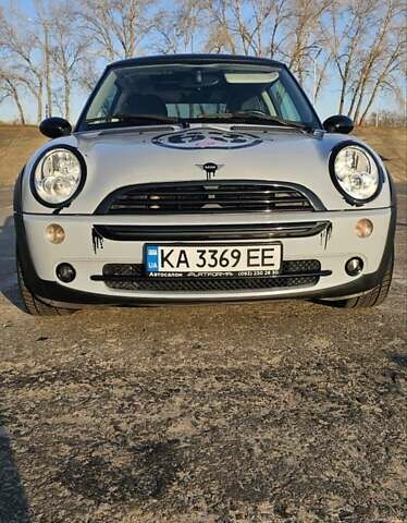 Серый Мини Купер, объемом двигателя 1.6 л и пробегом 237 тыс. км за 7500 $, фото 1 на Automoto.ua