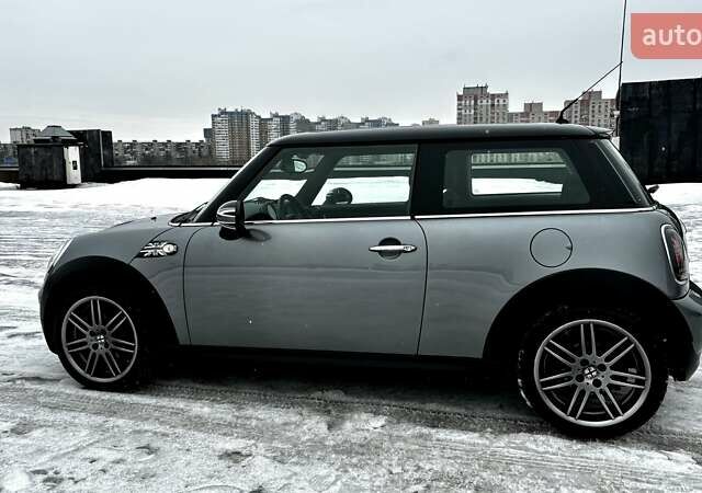 Серый Мини Купер, объемом двигателя 1.6 л и пробегом 177 тыс. км за 8000 $, фото 1 на Automoto.ua