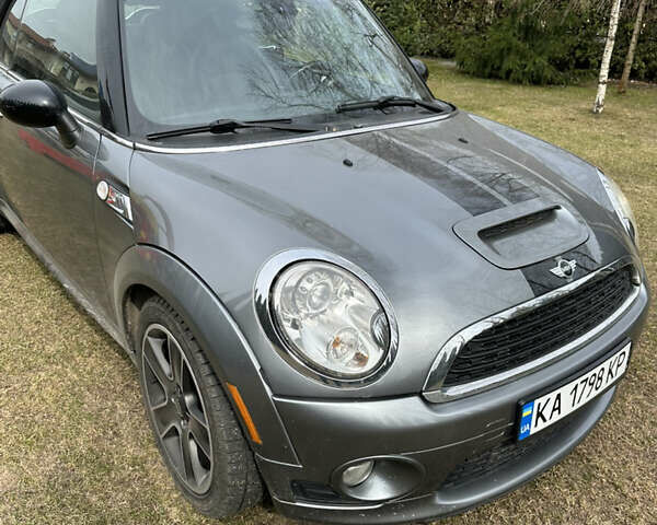 Серый Мини Купер, объемом двигателя 1.6 л и пробегом 187 тыс. км за 10000 $, фото 1 на Automoto.ua