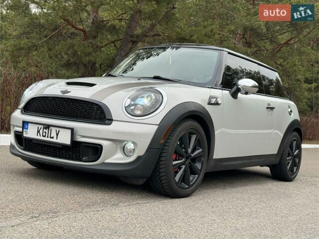 Сірий Міні Cooper, об'ємом двигуна 1.6 л та пробігом 183 тис. км за 4500 $, фото 1 на Automoto.ua