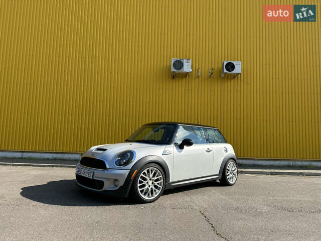 Сірий Міні Cooper, об'ємом двигуна 1.6 л та пробігом 93 тис. км за 14000 $, фото 1 на Automoto.ua