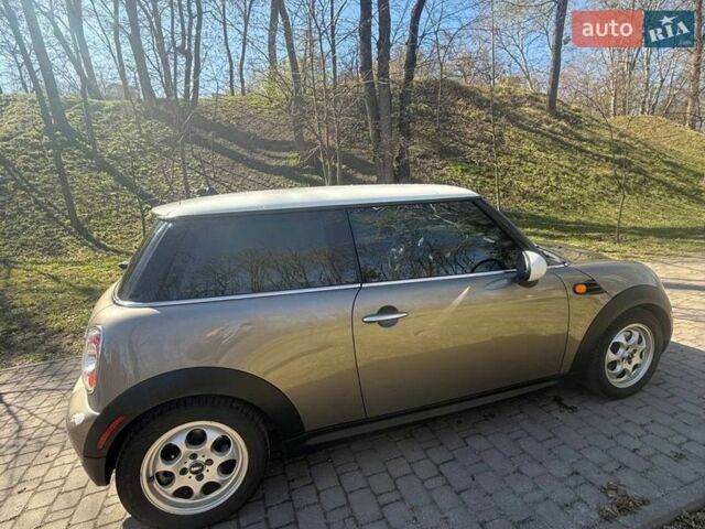 Серый Мини Купер, объемом двигателя 1.6 л и пробегом 106 тыс. км за 9000 $, фото 1 на Automoto.ua
