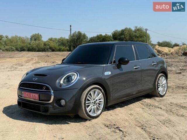 Сірий Міні Cooper, об'ємом двигуна 2 л та пробігом 64 тис. км за 18000 $, фото 1 на Automoto.ua