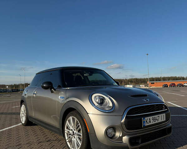 Серый Мини Купер, объемом двигателя 2 л и пробегом 58 тыс. км за 15999 $, фото 1 на Automoto.ua