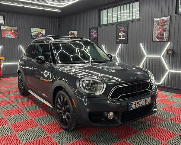 Серый Мини Купер, объемом двигателя 2 л и пробегом 99 тыс. км за 15500 $, фото 1 на Automoto.ua