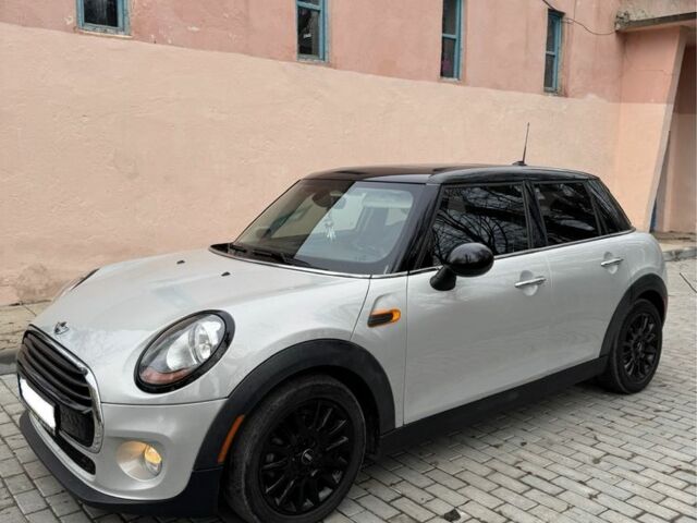 Сірий Міні Cooper, об'ємом двигуна 1.5 л та пробігом 56 тис. км за 13000 $, фото 1 на Automoto.ua